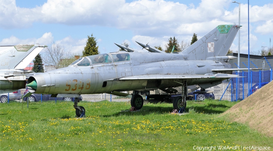 Polish Air Force (Siły Powietrzne) Mikoyan-Gurevich MiG-21UM Mongol-B (9348) | Photo 446492