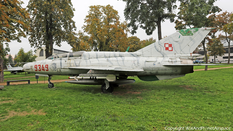 Polish Air Force (Siły Powietrzne) Mikoyan-Gurevich MiG-21UM Mongol-B (9349) | Photo 547749