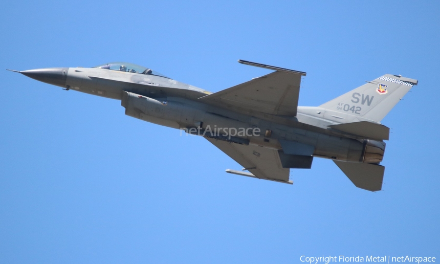 United States Air Force General Dynamics F-16CM Fighting Falcon (94-0042) | Photo 604503