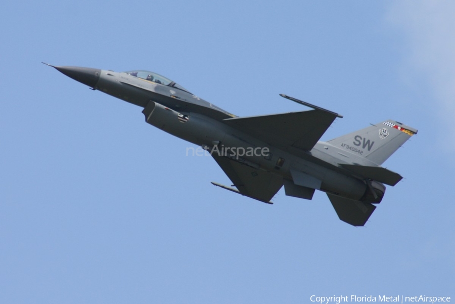 United States Air Force General Dynamics F-16CM Fighting Falcon (94-0042) | Photo 370415