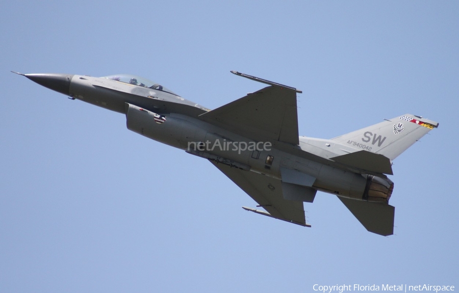 United States Air Force General Dynamics F-16CM Fighting Falcon (94-0042) | Photo 370417