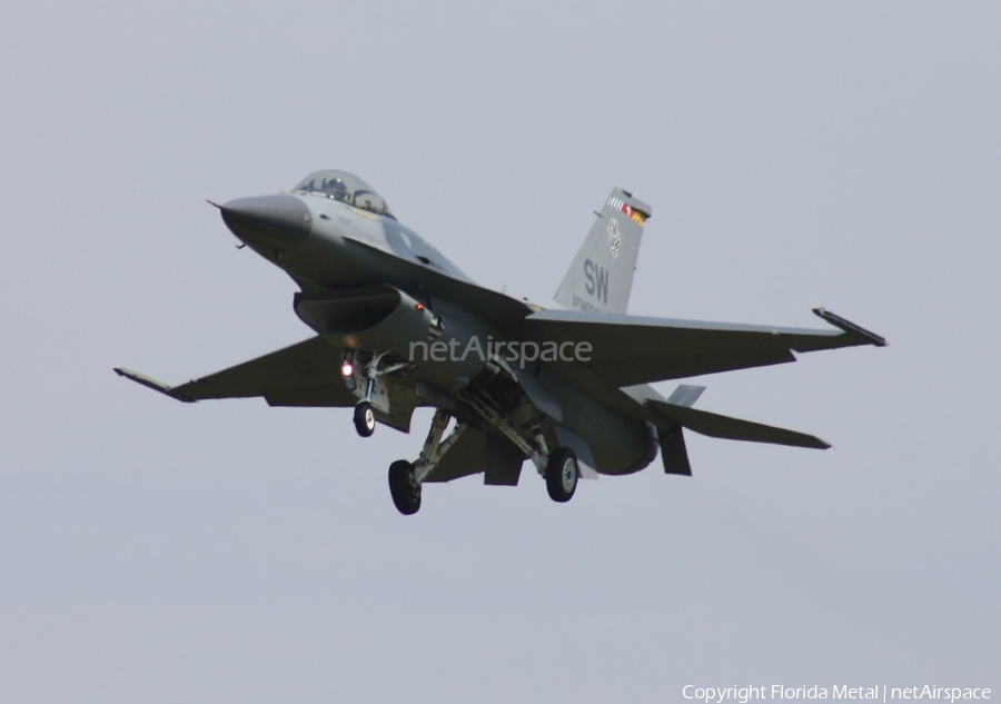 United States Air Force General Dynamics F-16CM Fighting Falcon (94-0042) | Photo 370419