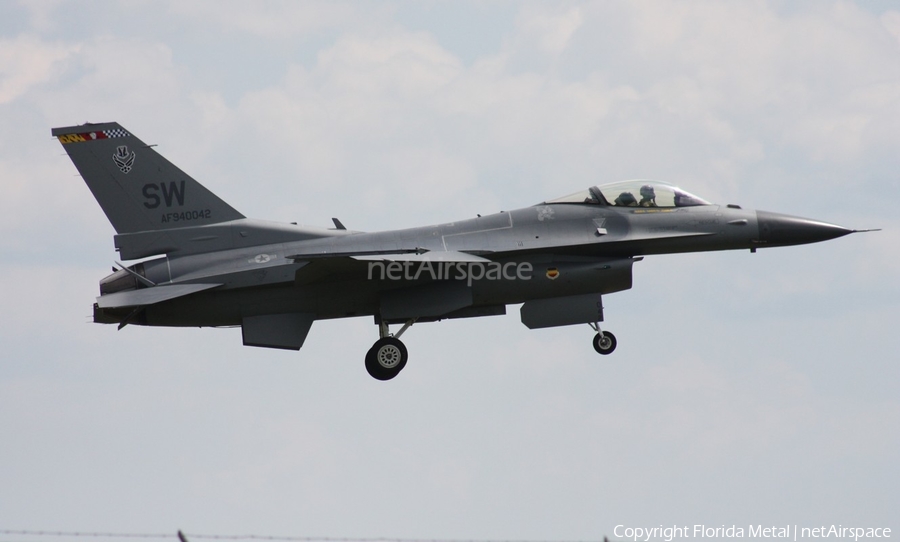 United States Air Force General Dynamics F-16CM Fighting Falcon (94-0042) | Photo 463695