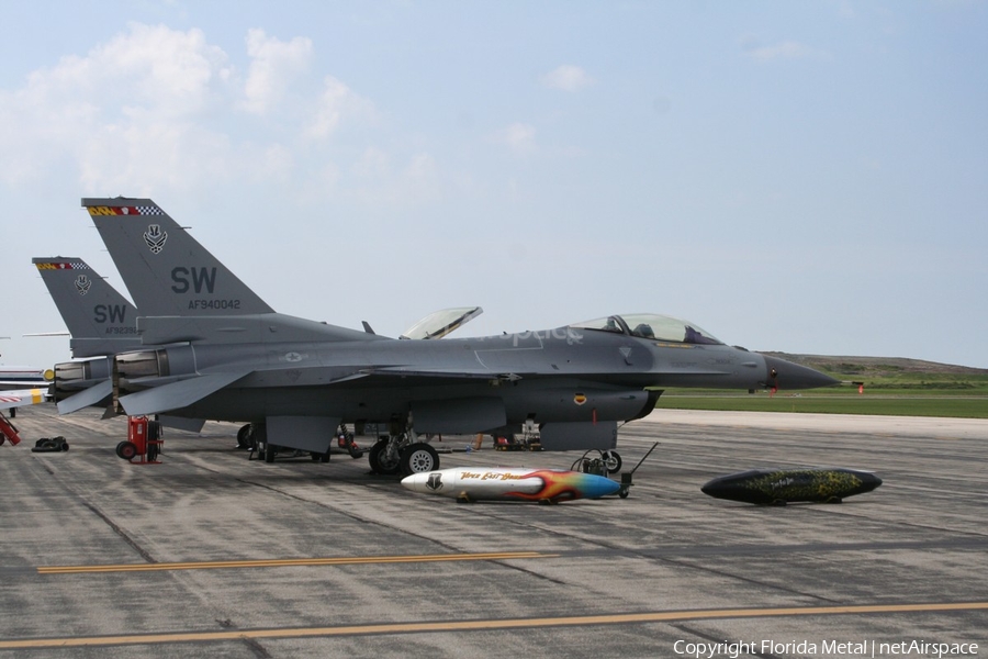 United States Air Force General Dynamics F-16CM Fighting Falcon (94-0042) | Photo 463696