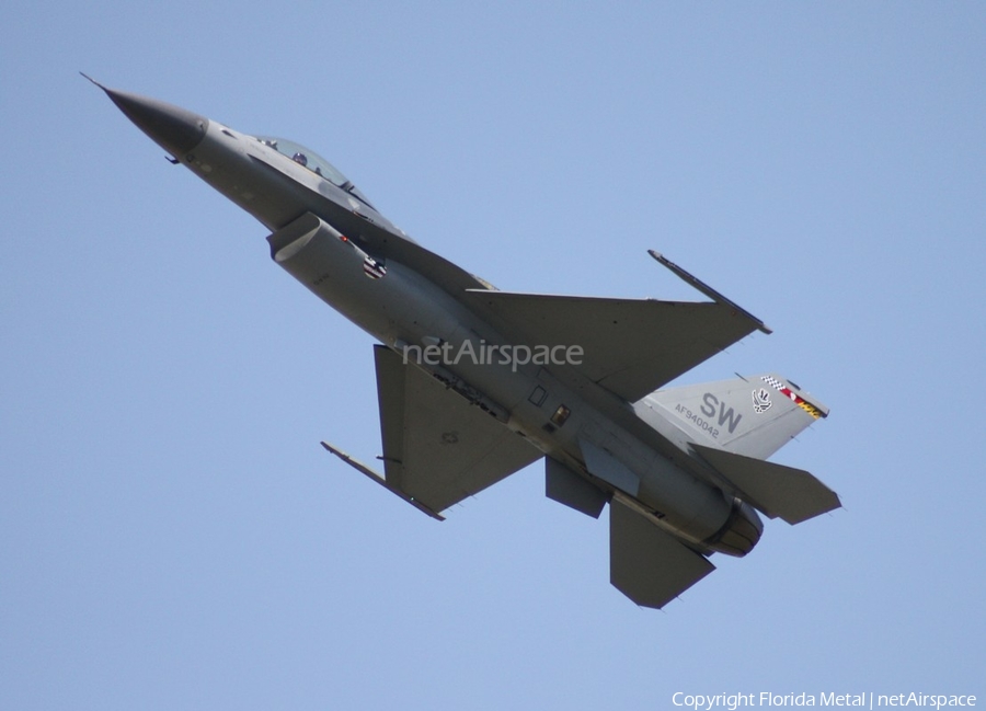United States Air Force General Dynamics F-16CM Fighting Falcon (94-0042) | Photo 463698