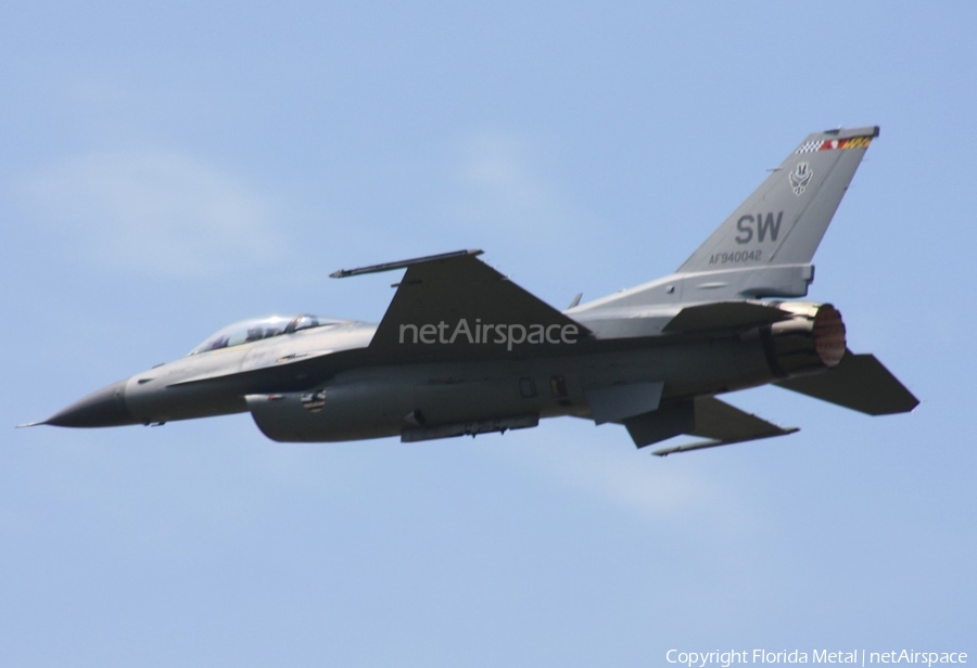 United States Air Force General Dynamics F-16CM Fighting Falcon (94-0042) | Photo 463700
