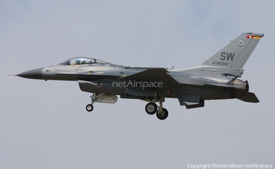 United States Air Force General Dynamics F-16CM Fighting Falcon (94-0042) | Photo 463703