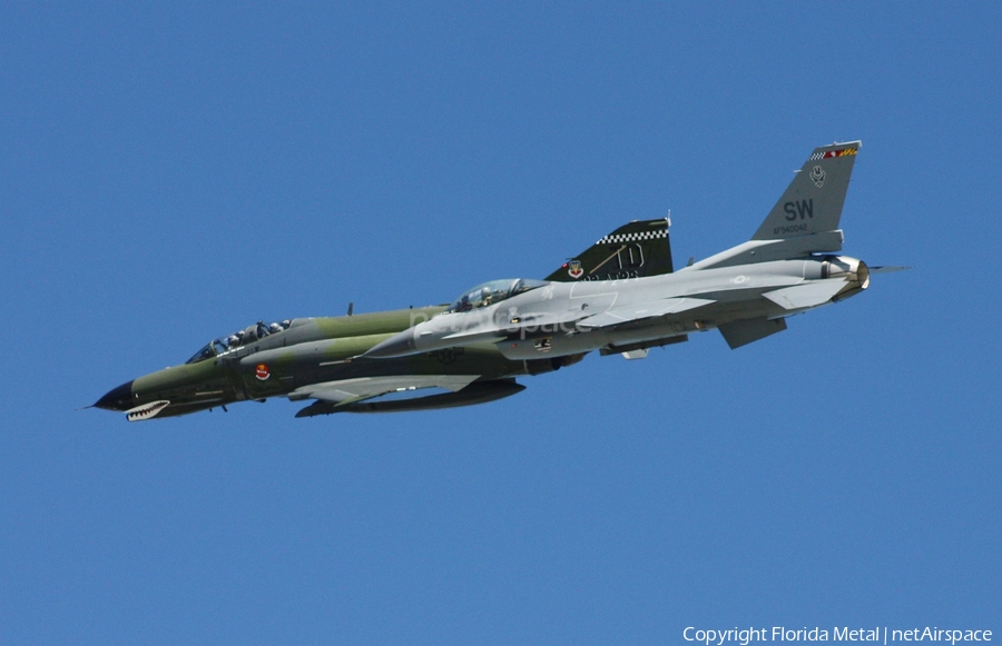 United States Air Force General Dynamics F-16CM Fighting Falcon (94-0042) | Photo 463688