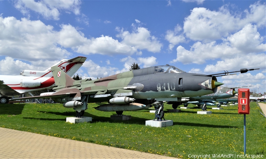 Polish Air Force (Siły Powietrzne) Sukhoi Su-22M4 Fitter-K (9410) | Photo 446502