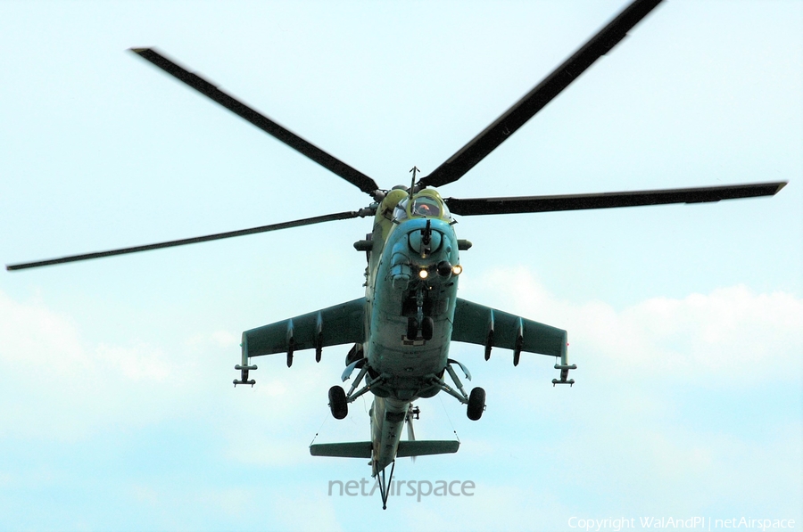 Polish Army (Siły Zbrojne Rzeczypospolitej Polskiej) Mil Mi-24V Hind-E (956) | Photo 443188