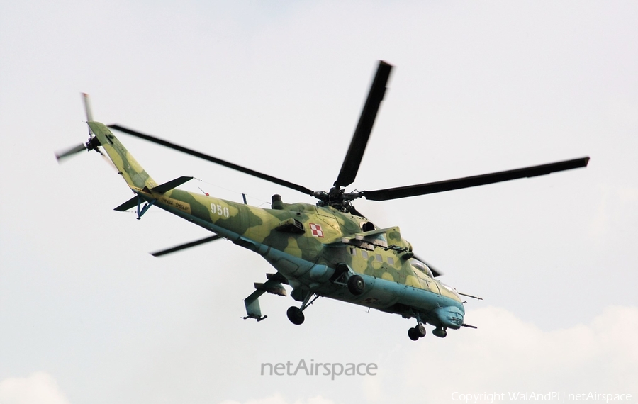 Polish Army (Siły Zbrojne Rzeczypospolitej Polskiej) Mil Mi-24V Hind-E (956) | Photo 443189