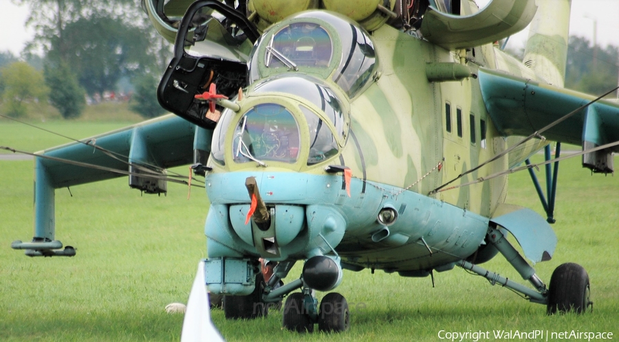 Polish Army (Siły Zbrojne Rzeczypospolitej Polskiej) Mil Mi-24V Hind-E (956) | Photo 443190