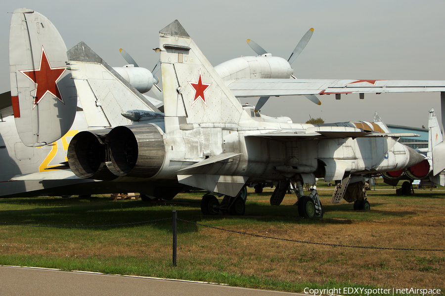 Russian Federation Air Force Mikoyan-Gurevich MiG-31 Foxhound-A (96 BLUE) | Photo 345660