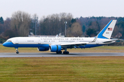 United States Air Force Boeing C-32A (98-0001) at  Hamburg - Fuhlsbuettel (Helmut Schmidt), Germany