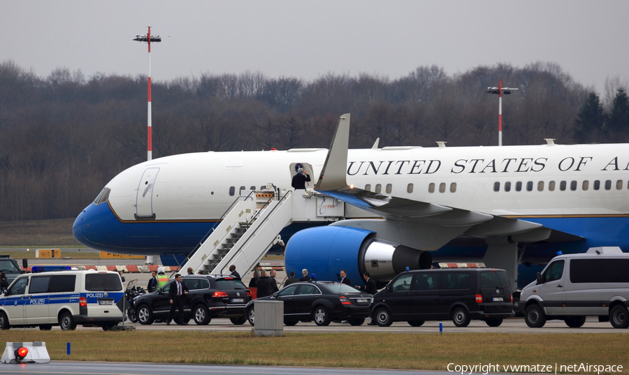 United States Air Force Boeing C-32A (98-0001) | Photo 133743