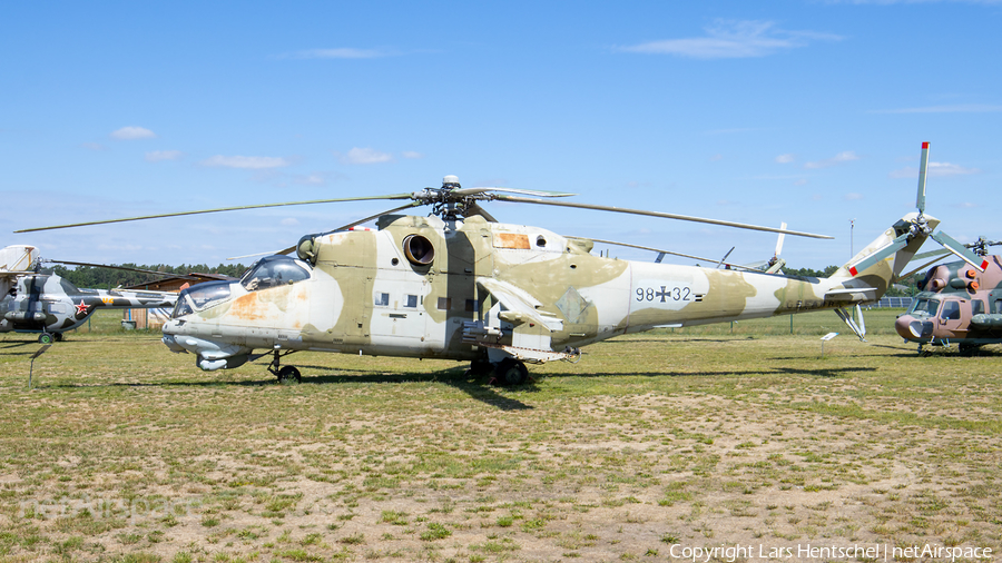 East German Air Force Mil Mi-24D Hind-D (9832) | Photo 393480