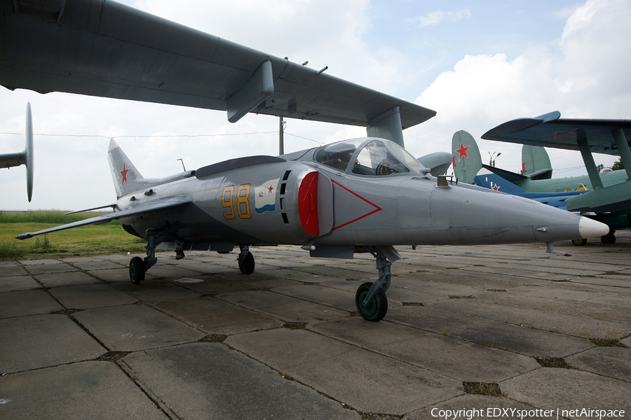 Russian Federation Navy Yakovlev Yak-38 Forger (98 YELLOW) | Photo 344664
