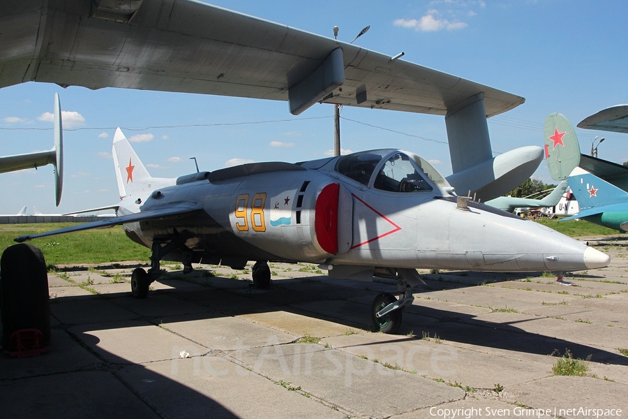 Russian Federation Navy Yakovlev Yak-38 Forger (98 YELLOW) | Photo 248318