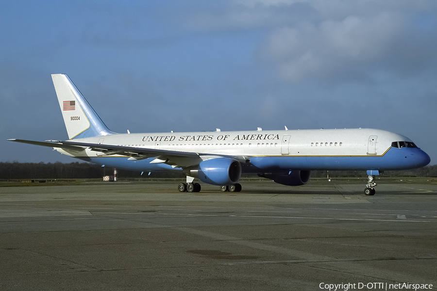 United States Air Force Boeing C-32A (99-0004) | Photo 443007