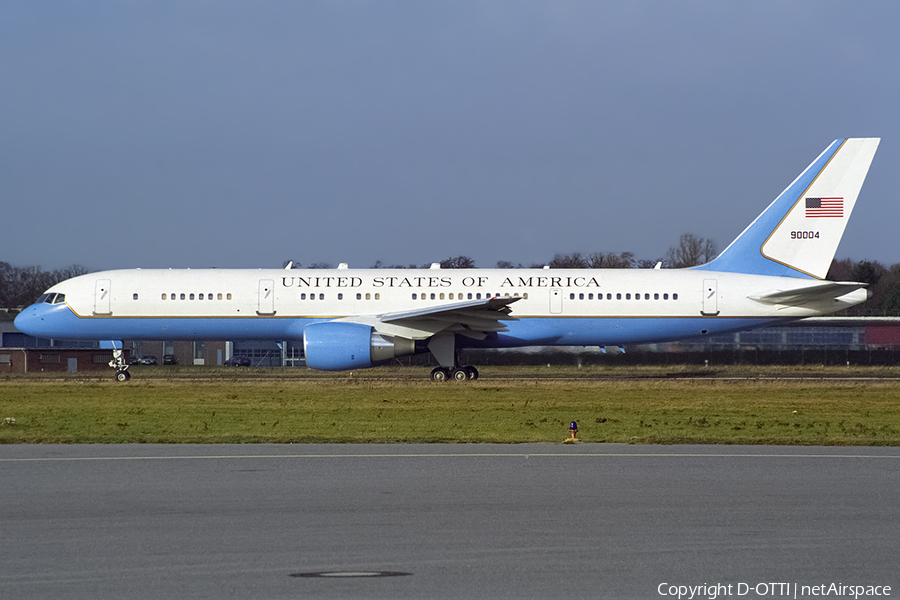 United States Air Force Boeing C-32A (99-0004) | Photo 443008