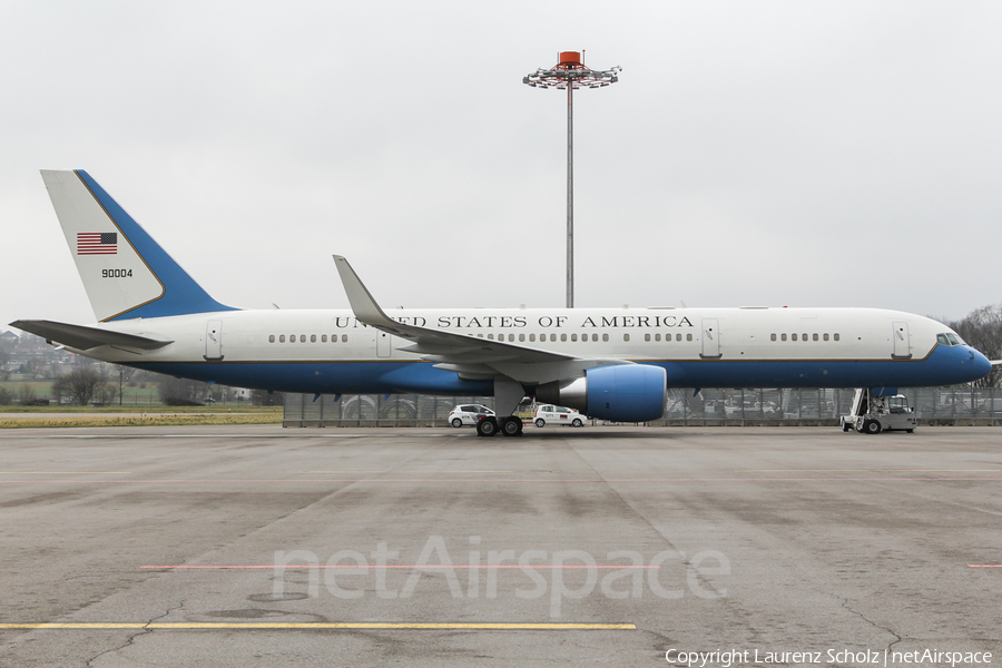 United States Air Force Boeing C-32A (99-0004) | Photo 67034