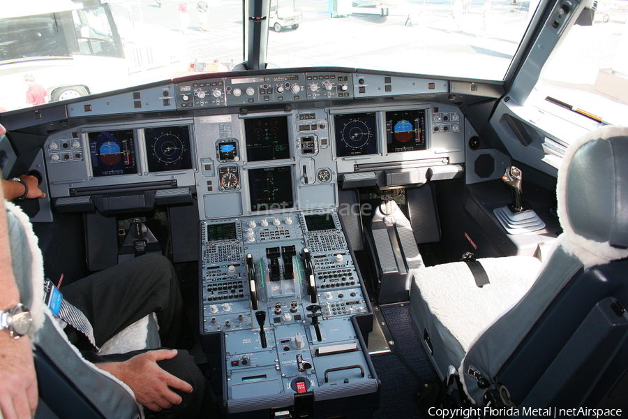 Comlux Malta Airbus A319-115X CJ (9H-AFK) | Photo 453130