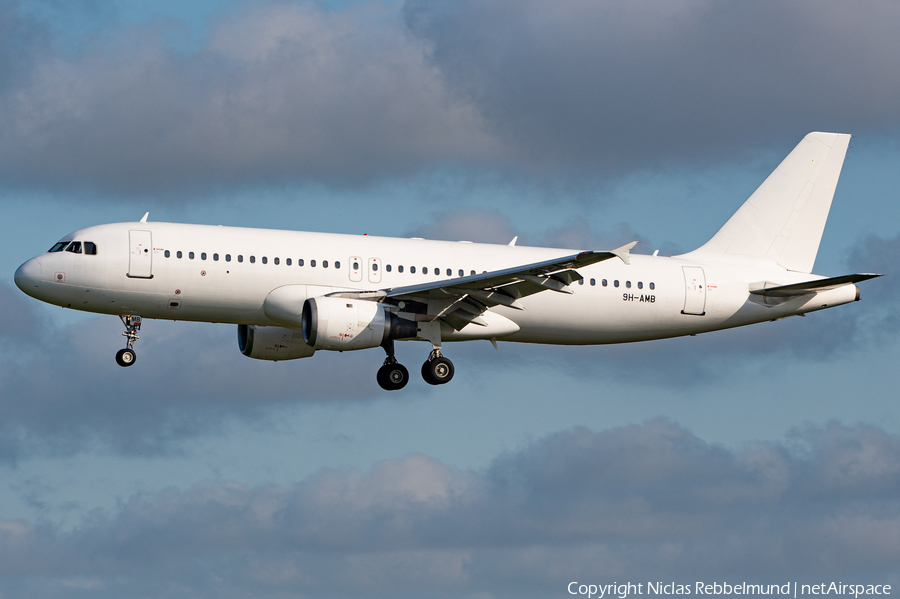 Avion Express Malta Airbus A320-212 (9H-AMB) | Photo 458963
