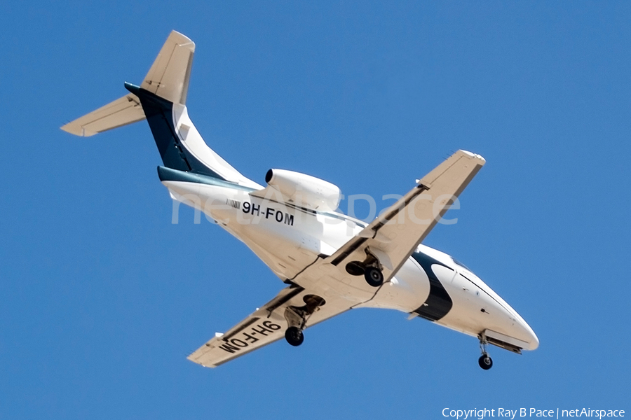 Luxwing Embraer EMB-500 Phenom 100 (9H-FOM) | Photo 384392