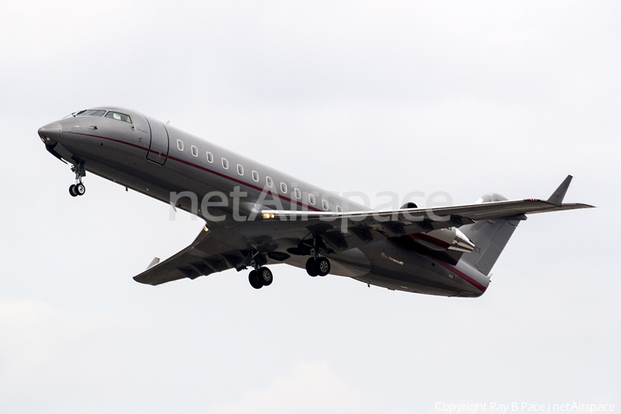 VistaJet Bombardier CL-600-2B19 Challenger 850 (9H-ILI) | Photo 123478