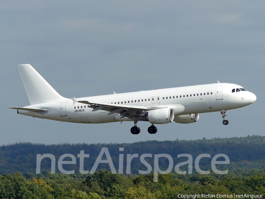 Avion Express Malta Airbus A320-214 (9H-MLE) | Photo 529924