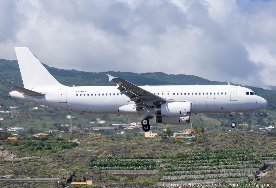 Avion Express Malta Airbus A320-233 (9H-MLV) | Photo 530992
