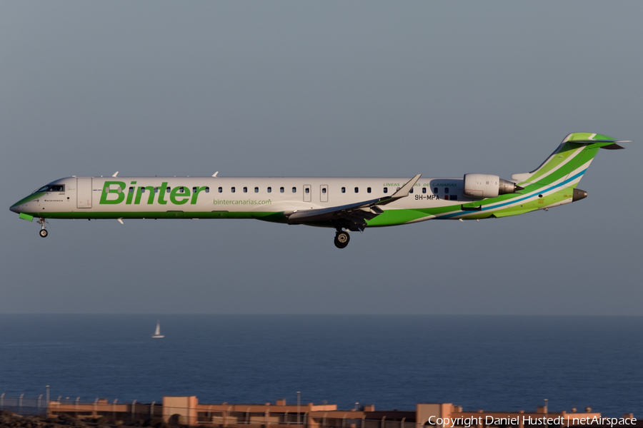 Binter Canarias Bombardier CRJ-1000 (9H-MPA) | Photo 412978