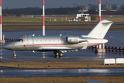 VistaJet Bombardier CL-600-2B16 Challenger 605 (9H-VFB) at  Hamburg - Fuhlsbuettel (Helmut Schmidt), Germany