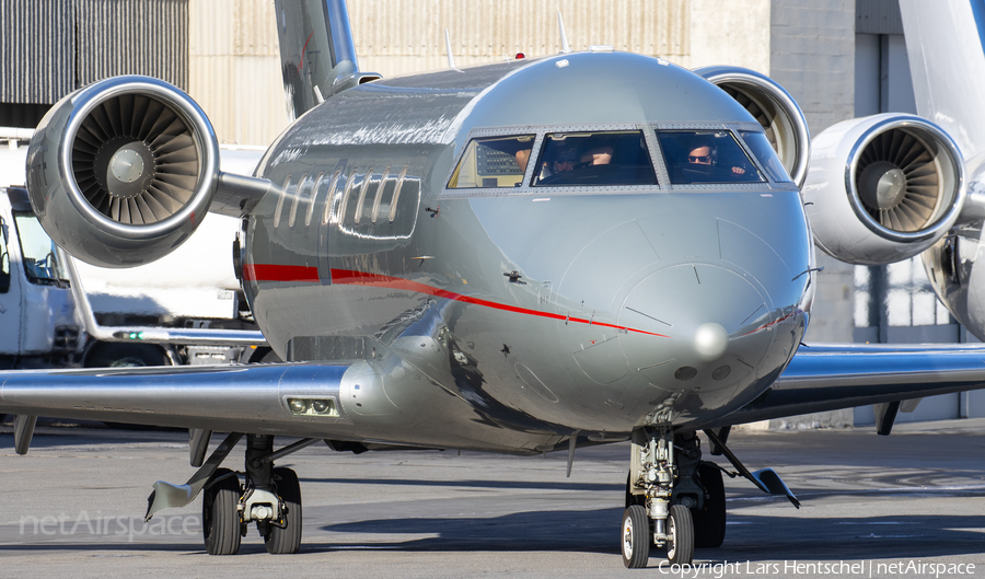 VistaJet Bombardier CL-600-2B16 Challenger 605 (9H-VFF) | Photo 367245
