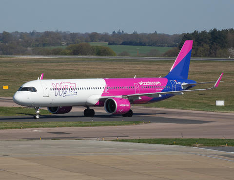 Wizz Air Malta Airbus A321-271NX (9H-WDP) at  London - Luton, United Kingdom