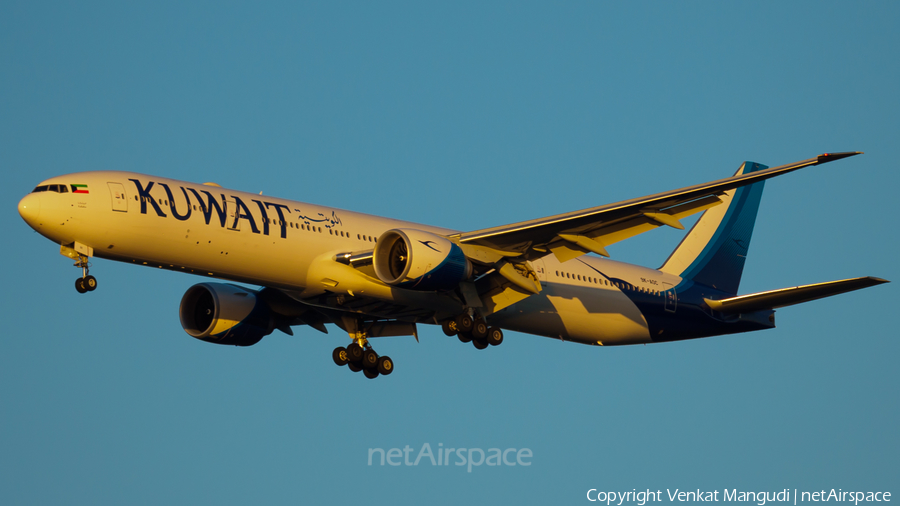 Kuwait Airways Boeing 777-369(ER) (9K-AOC) | Photo 193548