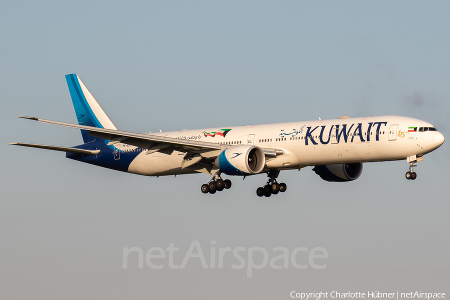 Kuwait Airways Boeing 777-369(ER) (9K-AOC) | Photo 377587