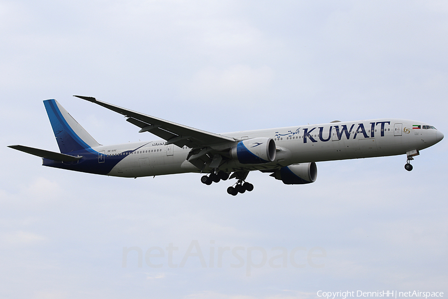 Kuwait Airways Boeing 777-369(ER) (9K-AOC) | Photo 394568