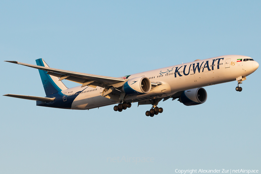 Kuwait Airways Boeing 777-369(ER) (9K-AOD) | Photo 345387