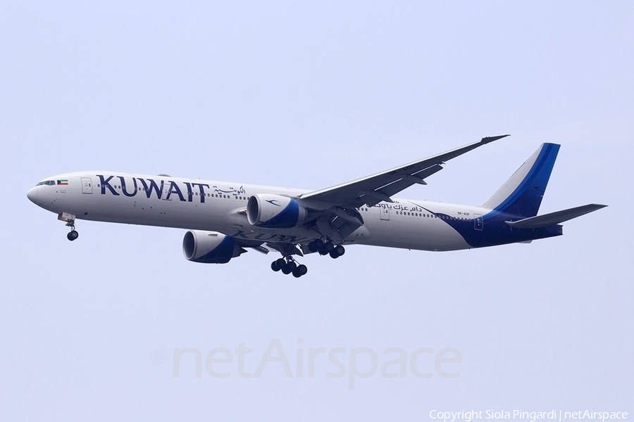 Kuwait Airways Boeing 777-369(ER) (9K-AOF) | Photo 360502