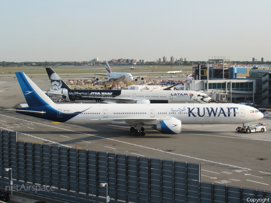 Kuwait Airways Boeing 777-369(ER) (9K-AOF) | Photo 529107