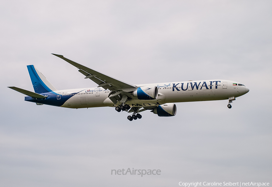 Kuwait Airways Boeing 777-369(ER) (9K-AOF) | Photo 247409