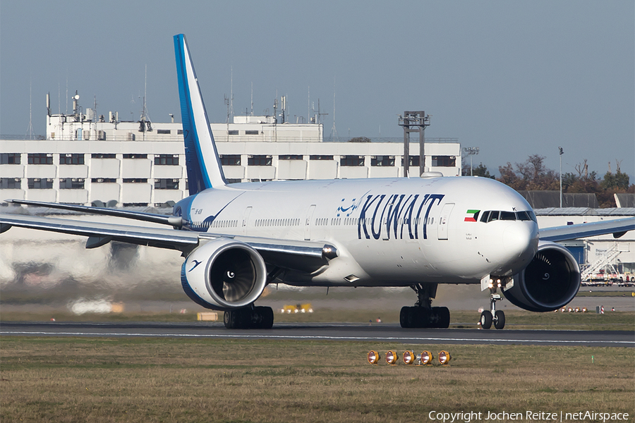 Kuwait Airways Boeing 777-369(ER) (9K-AOK) | Photo 195923