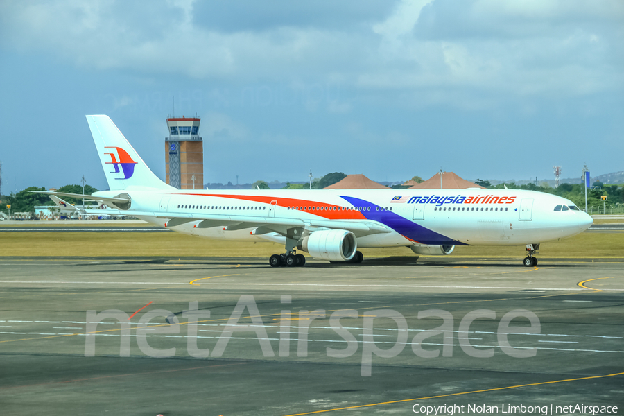 Malaysia Airlines Airbus A330-223 (9M-MTW) | Photo 437936
