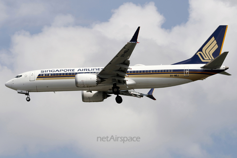 Singapore Airlines Boeing 737-8 MAX (9V-MBJ) at  Singapore - Changi, Singapore