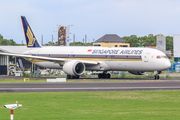 Singapore Airlines Boeing 787-10 Dreamliner (9V-SCA) at  Denpasar/Bali - Ngurah Rai International, Indonesia