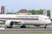 Singapore Airlines Boeing 787-10 Dreamliner (9V-SCA) at  Denpasar/Bali - Ngurah Rai International, Indonesia