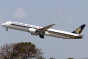 Singapore Airlines Boeing 787-10 Dreamliner (9V-SCB) at  Denpasar/Bali - Ngurah Rai International, Indonesia