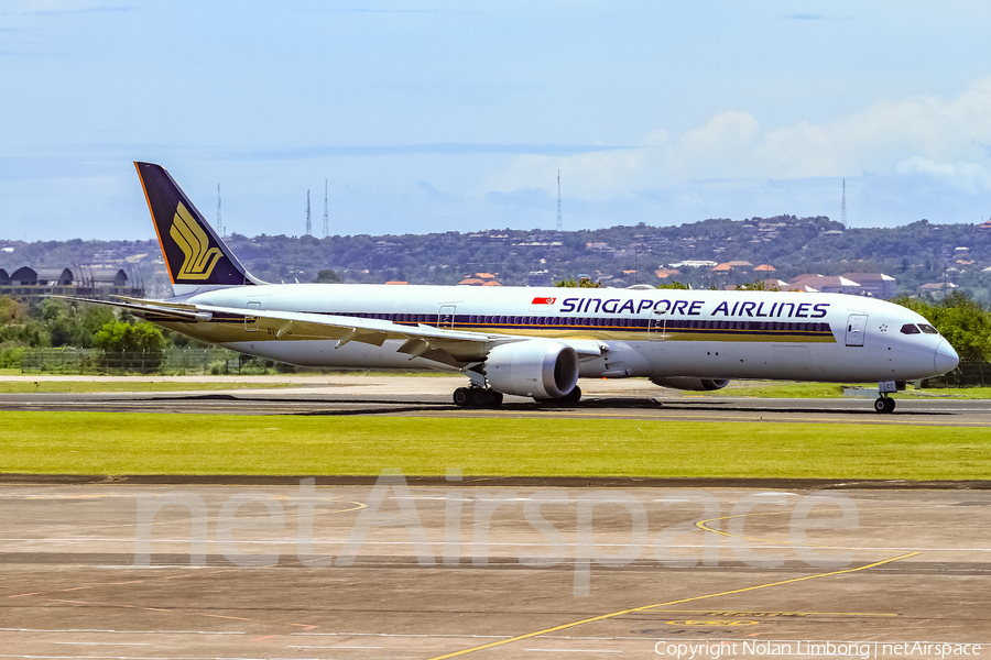 Singapore Airlines Boeing 787-10 Dreamliner (9V-SCC) | Photo 437962