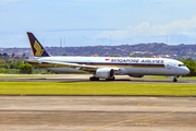 Singapore Airlines Boeing 787-10 Dreamliner (9V-SCC) at  Denpasar/Bali - Ngurah Rai International, Indonesia